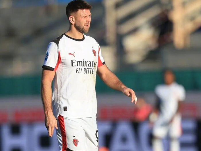 AC米兰新援菲尔克鲁格脚趾骨折,将缺阵数周|转会|意大利|米兰伤情|科莫|莱切_新浪体育_新浪新闻